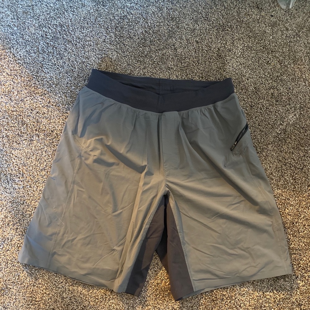 Lululemon Men’s Training Shorts - Size M